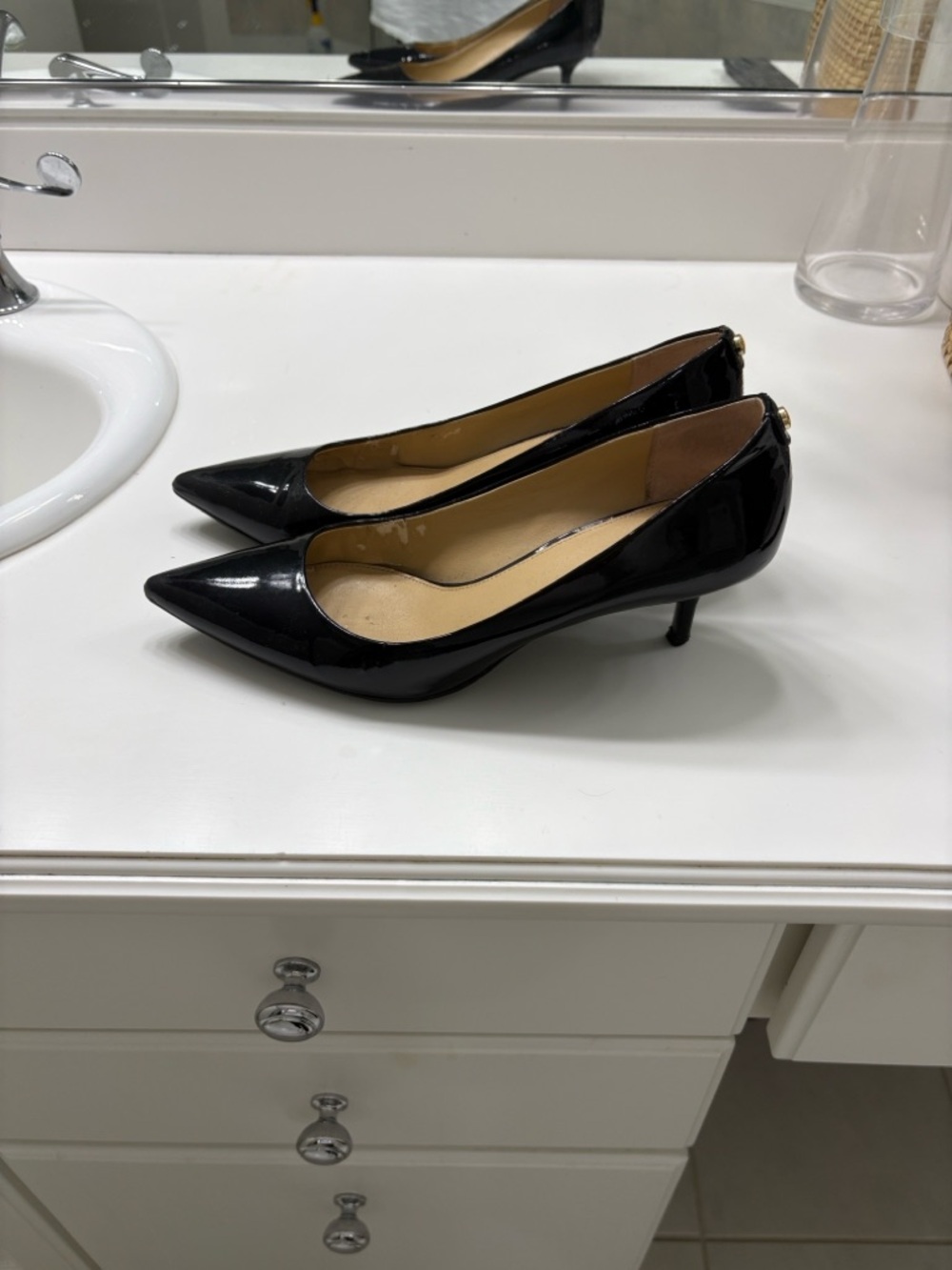 Michael Kors Black Patent Pointed-Toe Kitten Heels, Sz 9.5 - Picture 3 of 5
